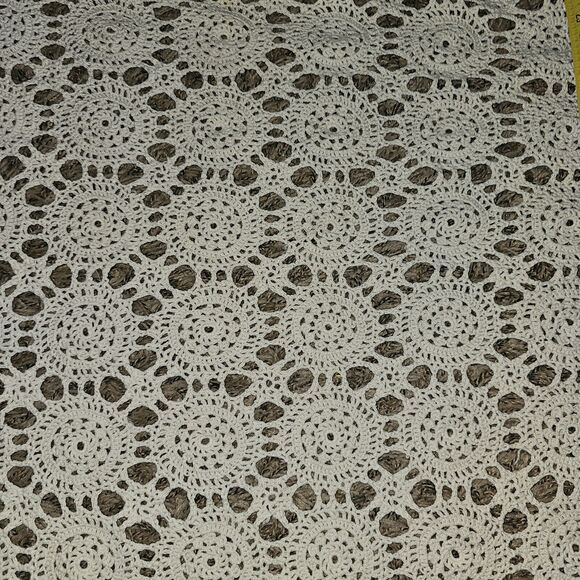 Vtg Hand Crocheted Round Tablecloth 49" Lace Coverlet Cottage Farmhouse Decor - Picture 4 of 6